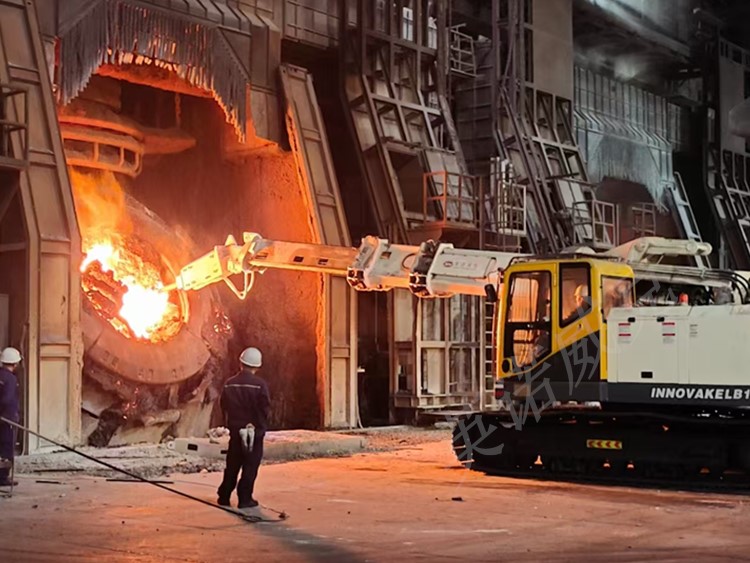 LB120型履帶式全液壓拆爐機(jī) 